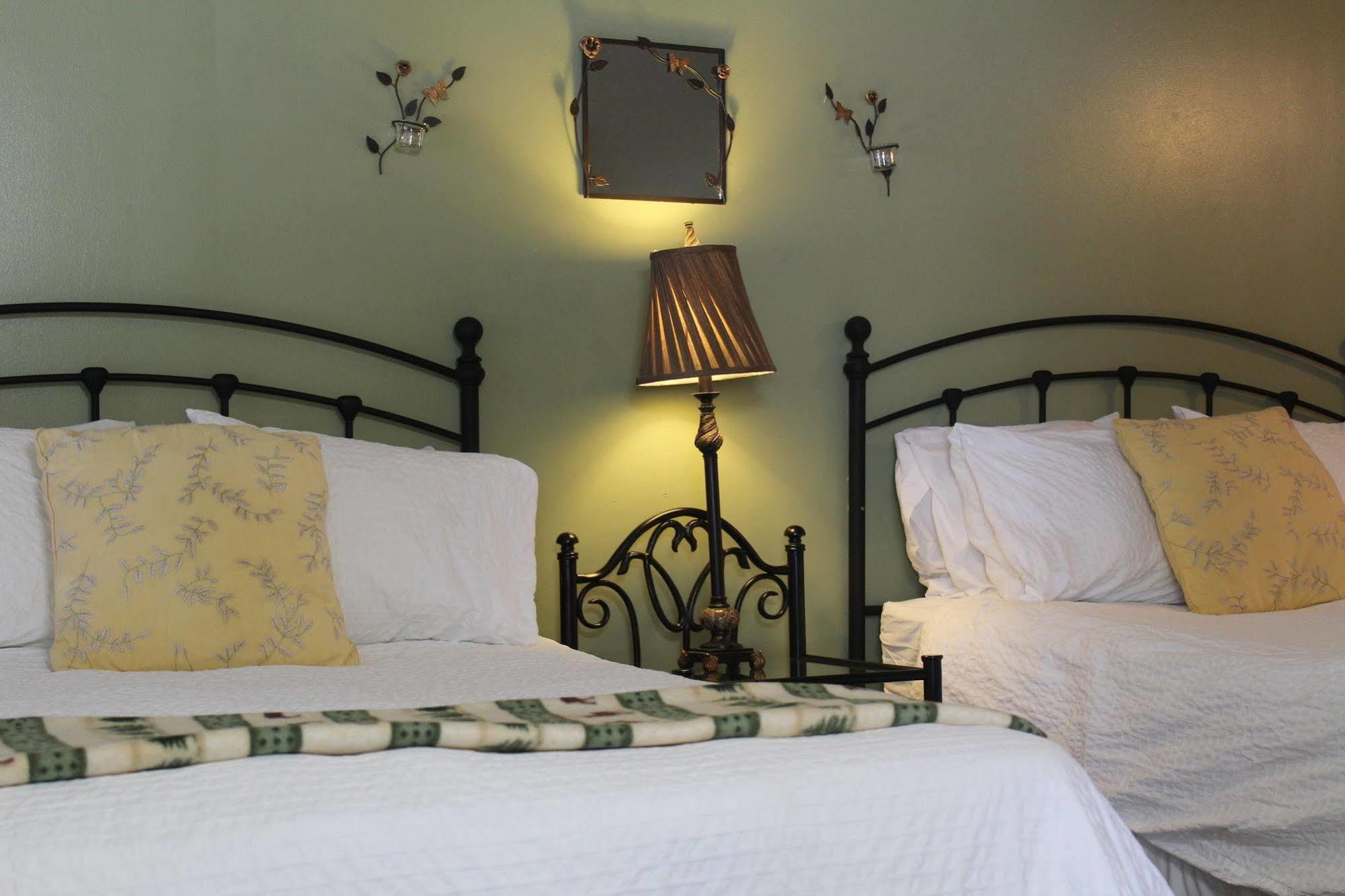 Trees Motel 3*