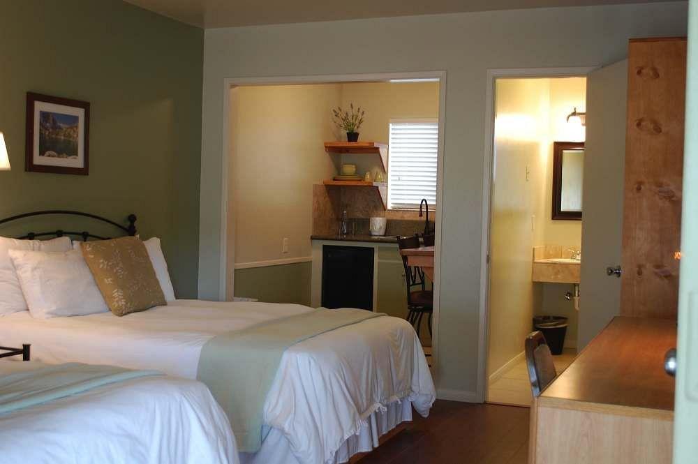 Motel Trees 3*