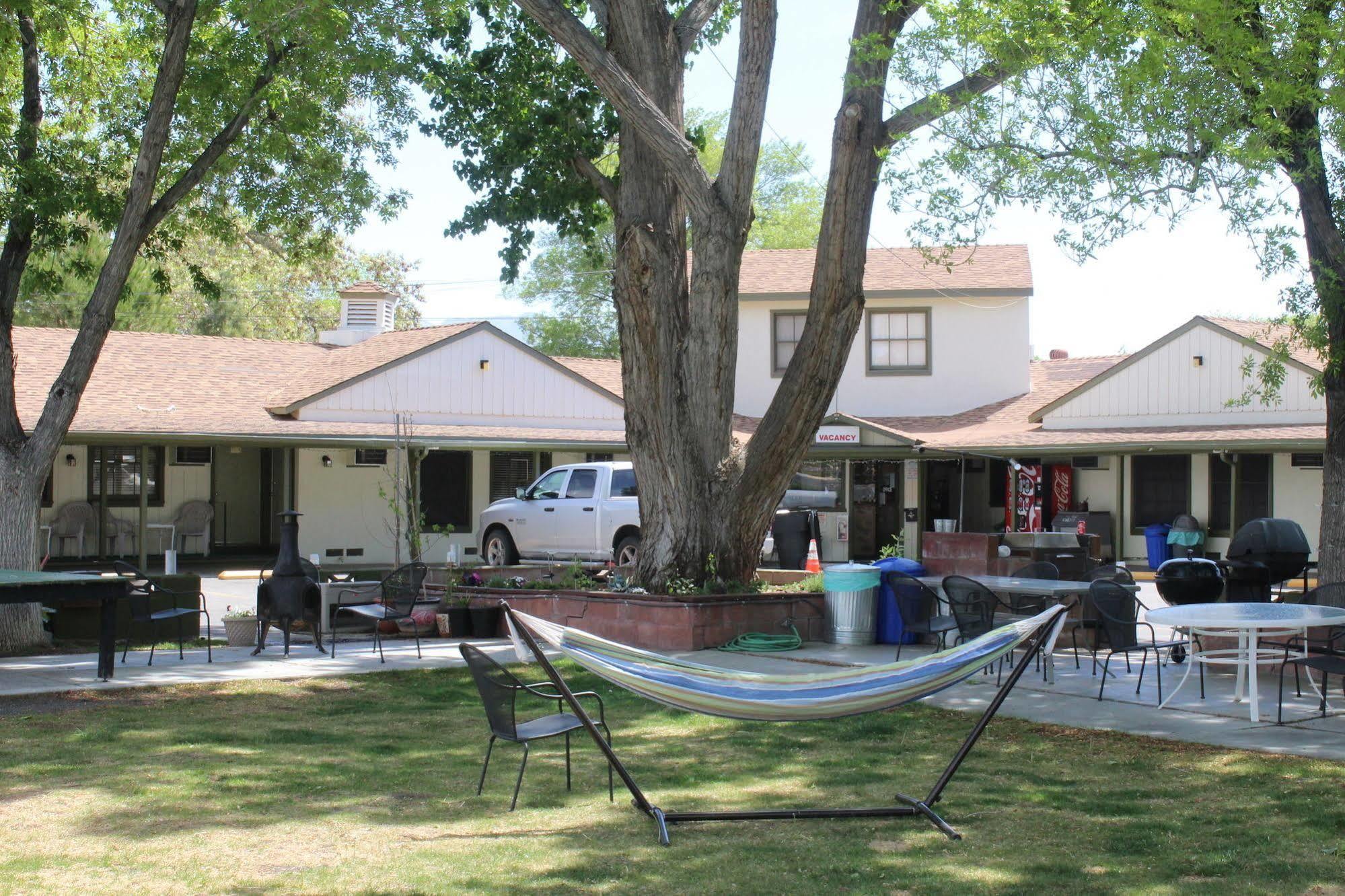 Motel Trees Bishop